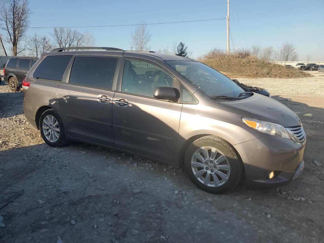 2011 Toyota Sienna VIN 5TDYK3DC7BS013640 Copart auction photo, front end damage thumbnail 4