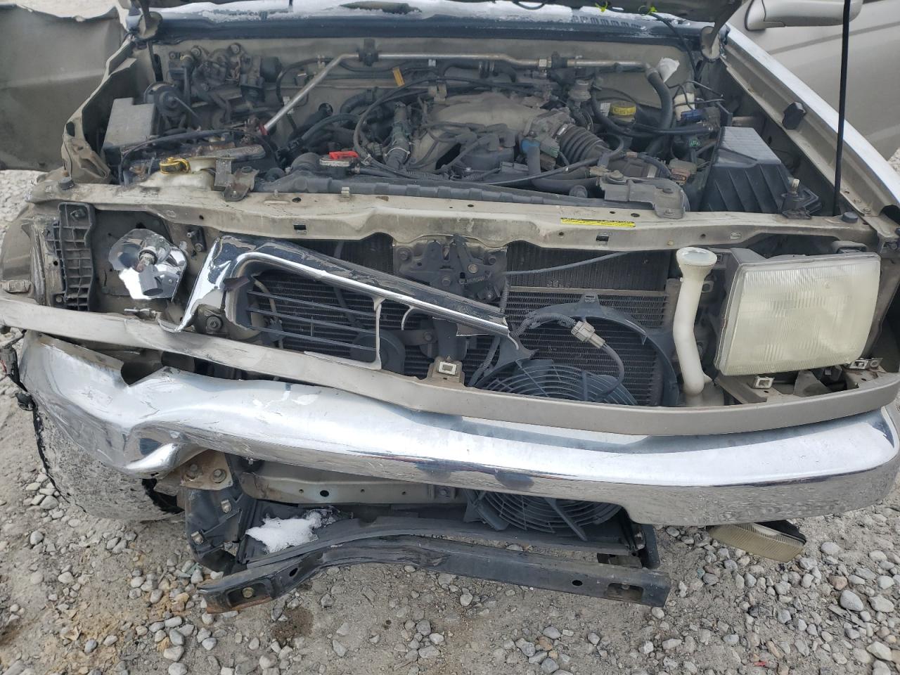 2000 Nissan Navara (Frontier) VIN 1N6ED27T8YC313228 Copart auction photo, front end damage thumbnail 13
