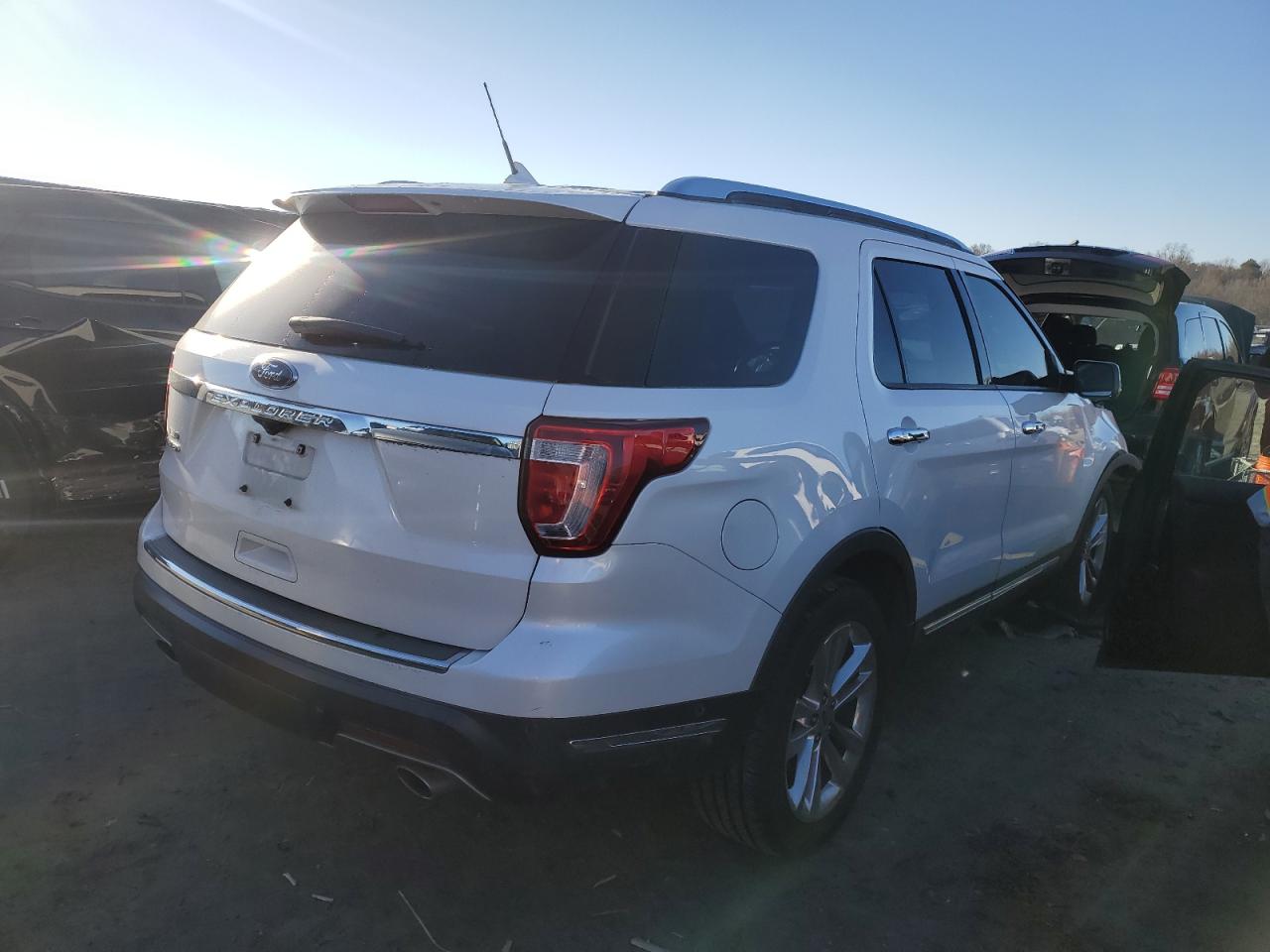 2018 Ford Explorer VIN 1FM5K7F87JGC73110 Copart auction photo, front end damage thumbnail 3
