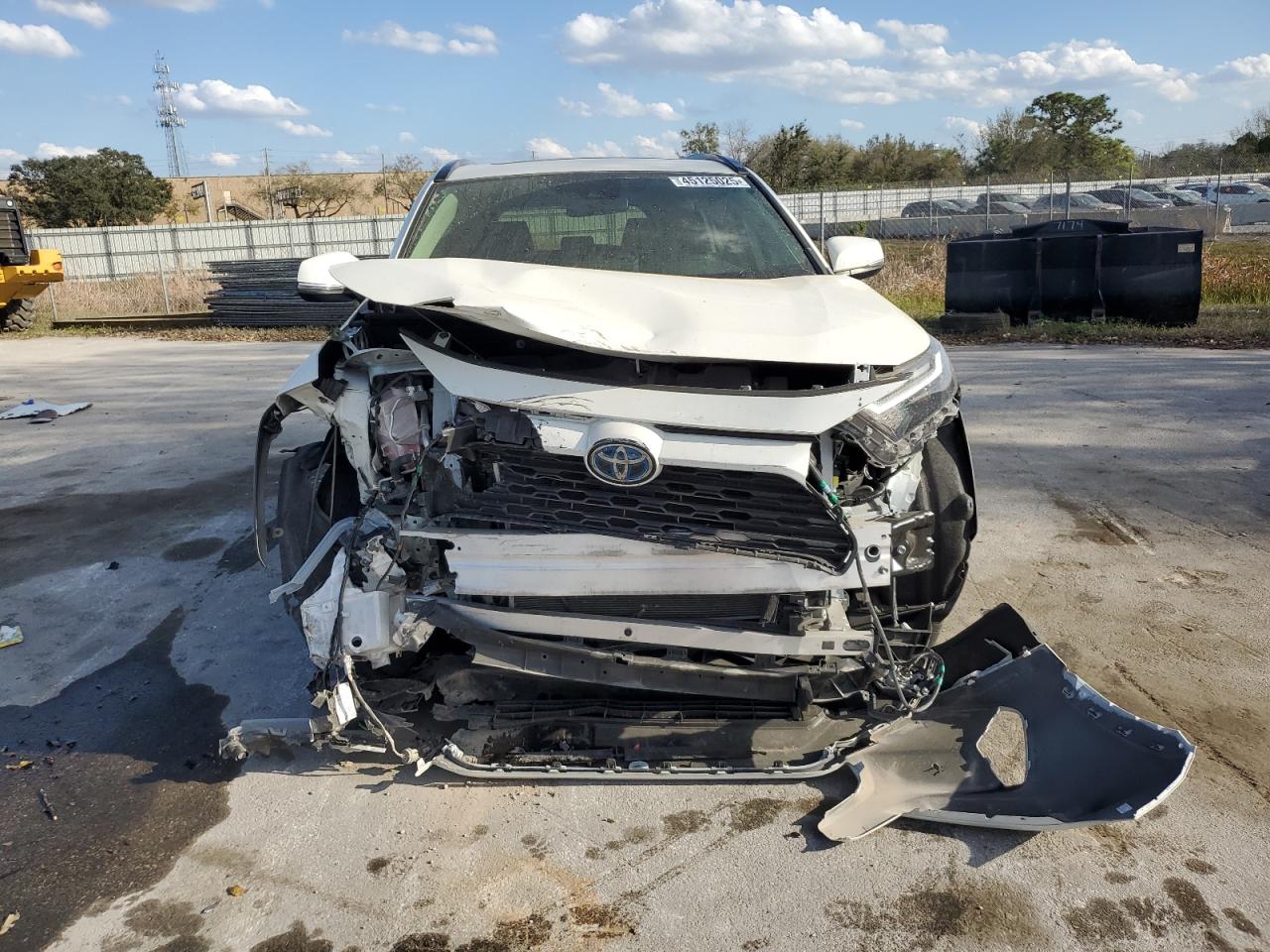 2022 Toyota RAV 4 VIN JTMB6RFV9ND076556 Copart auction photo, front end / side damage thumbnail 5
