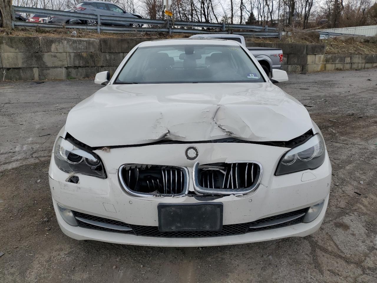 2013 BMW 5er VIN WBAXH5C54DD111805 Copart auction photo, front end / minor dent/scratches damage thumbnail 5