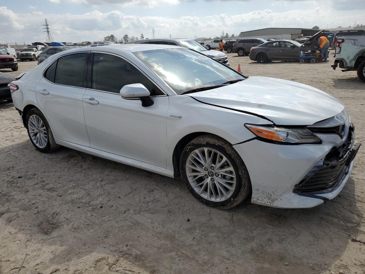 2019 Toyota Camry VIN 4T1B21HKXKU520289 Copart auction photo, front end / rear end damage thumbnail 4