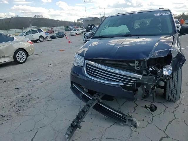 2015 Chrysler Town & Country VIN 2C4RC1BG9FR602358 Copart auction photo, front end / minor dent/scratches damage thumbnail 11
