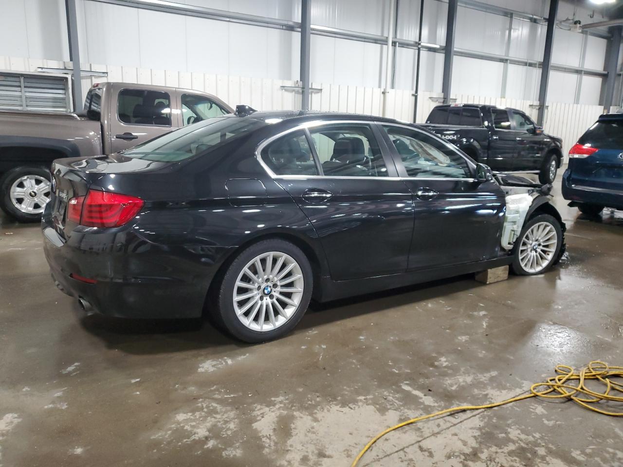 2013 BMW 5er VIN WBAFU7C55DDU67148 Copart auction photo, front end / side damage thumbnail 3