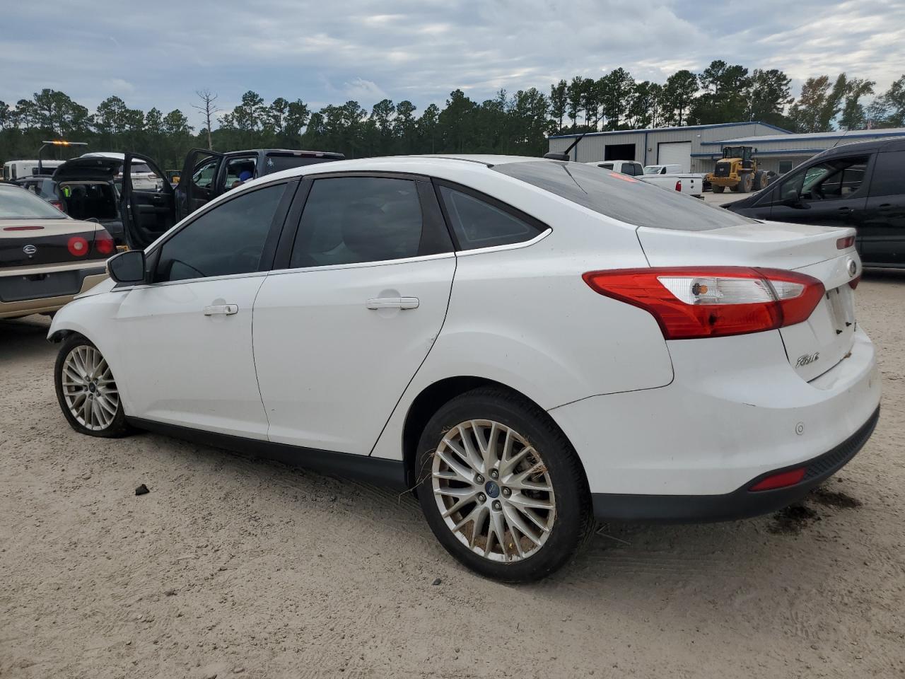 2012 Ford Focus VIN 1FAHP3H20CL424597 Copart auction photo, front end damage thumbnail 2