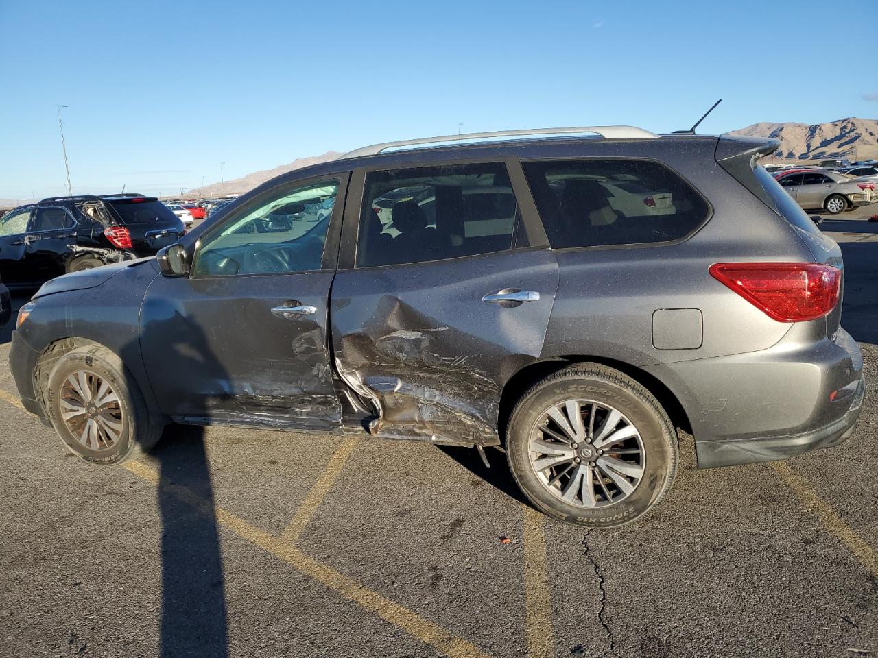 2017 Nissan Pathfinder VIN 5N1DR2MN7HC654900 Copart auction photo, side damage thumbnail 2