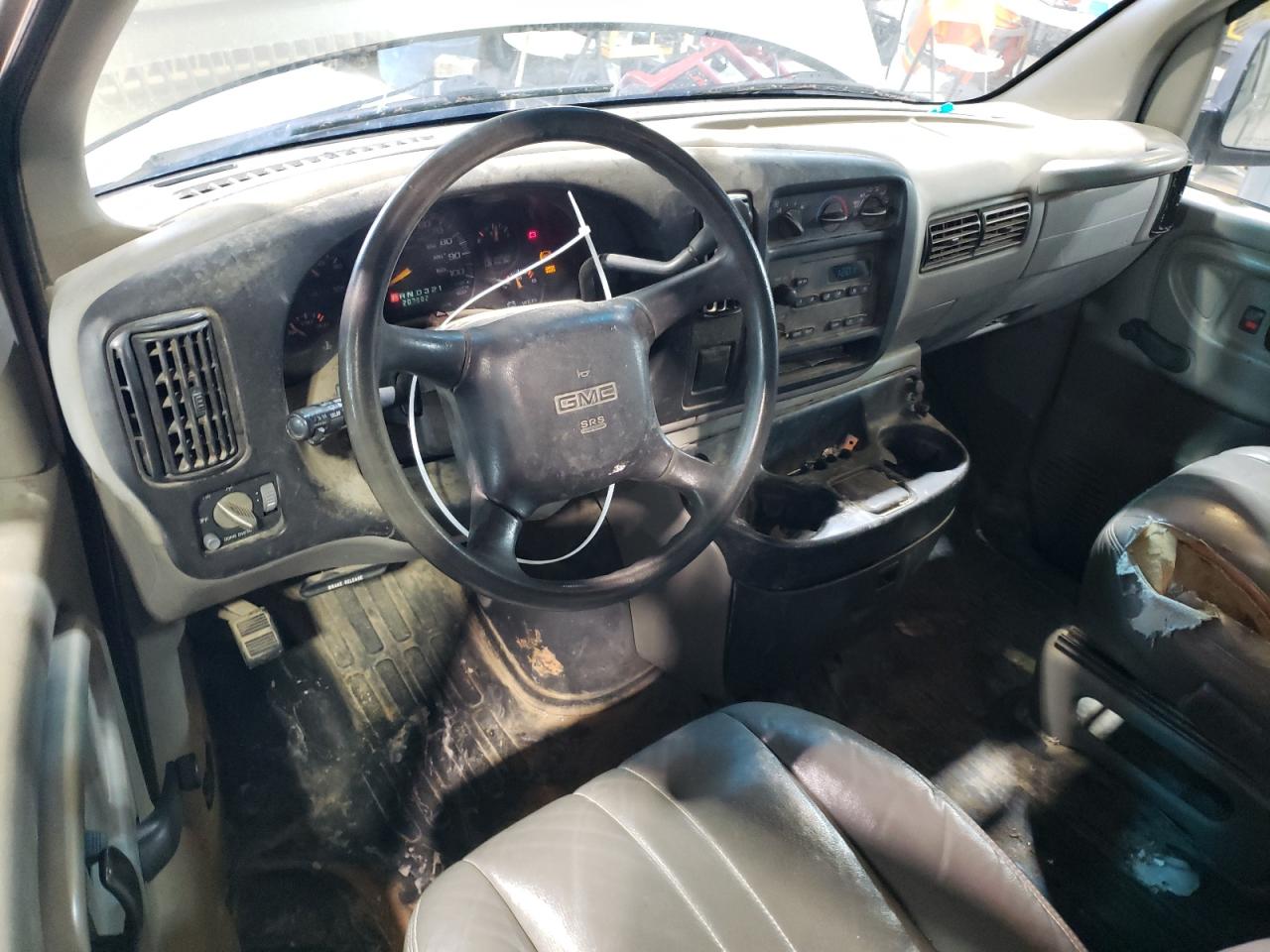 2001 GMC Savana VIN 1GTFG25R511146592 Copart auction photo, front end / minor dent/scratches damage thumbnail 8
