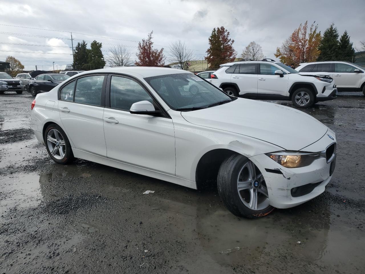 2015 BMW 3er VIN WBA3B1C57FK141114 Copart auction photo, all over damage thumbnail 4