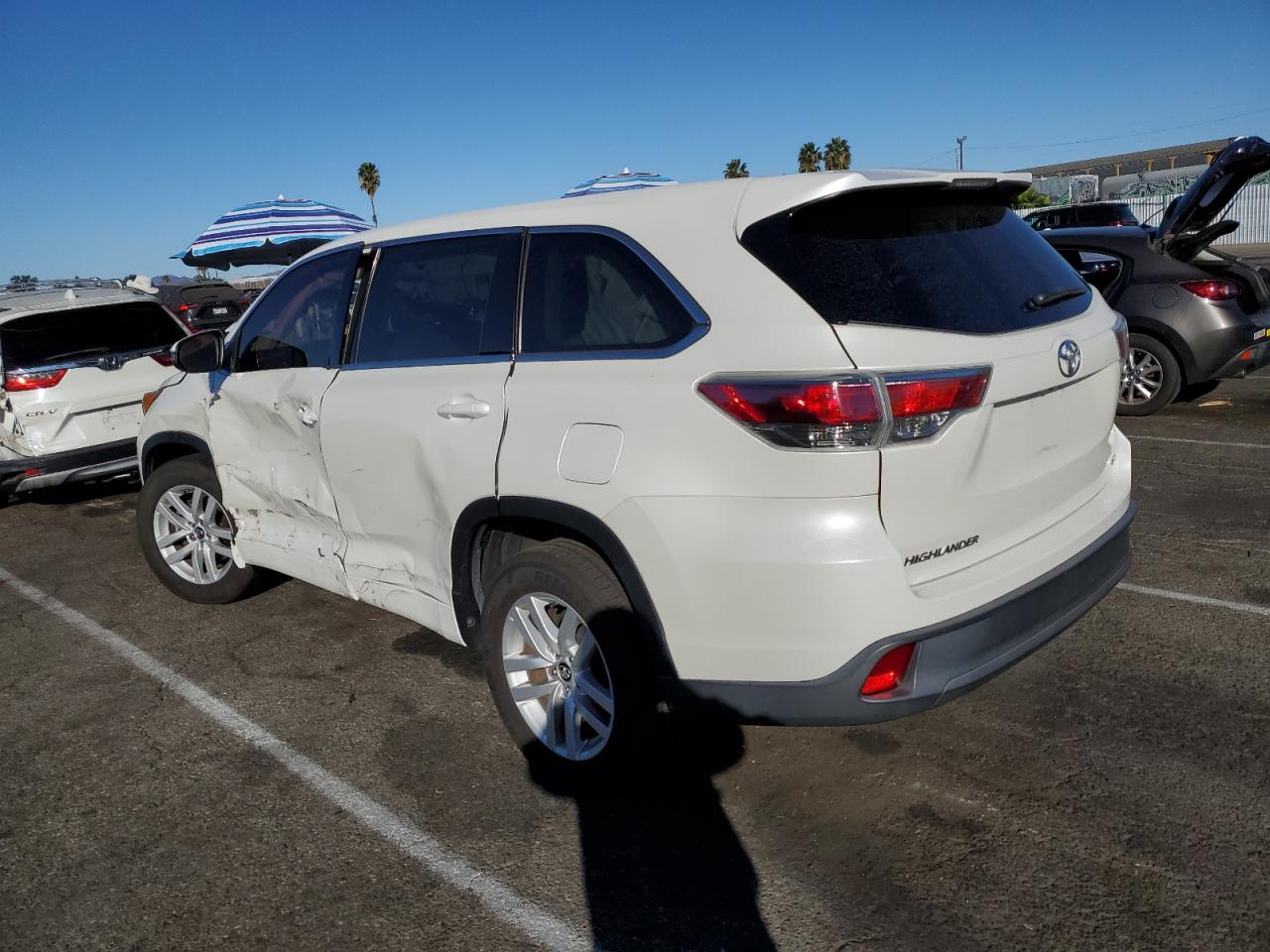 2016 Toyota Highlander VIN 5TDZARFH6GS018872 Copart auction photo, side / minor dent/scratches damage thumbnail 2
