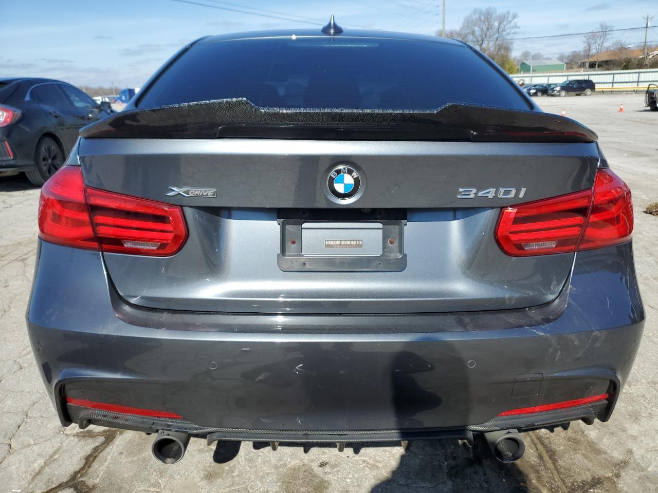 2017 BMW 3er VIN WBA8B7G39HNU38372 Copart auction photo, front end damage thumbnail 6