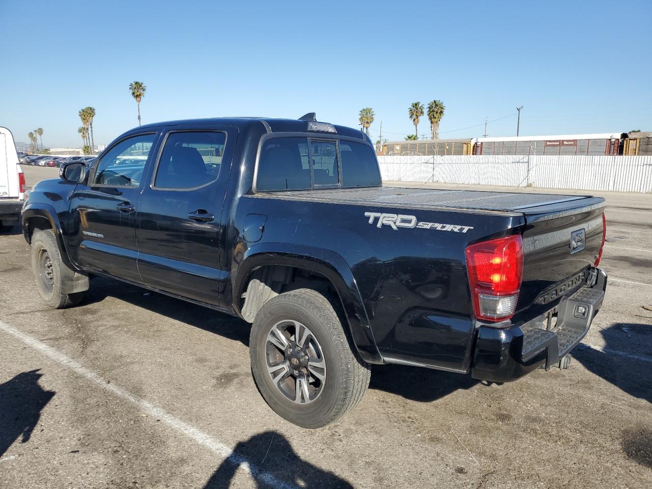 2016 Toyota Tacoma VIN 3TMAZ5CNXGM006703 Copart auction photo, front end / minor dent/scratches damage thumbnail 2