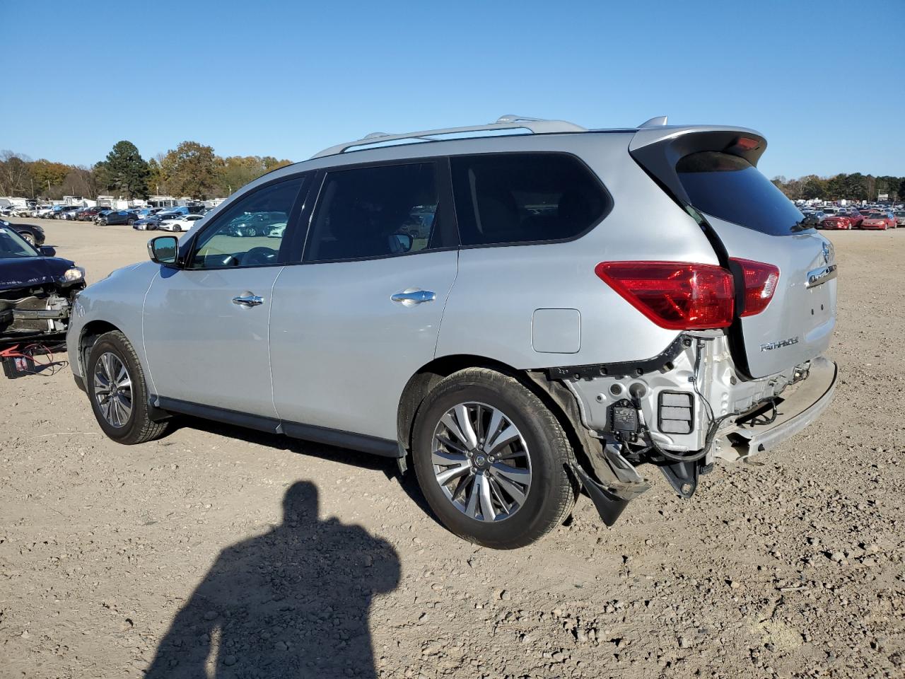 2020 Nissan Pathfinder VIN 5N1DR2BN8LC618256 Copart auction photo, side / rear end damage thumbnail 2