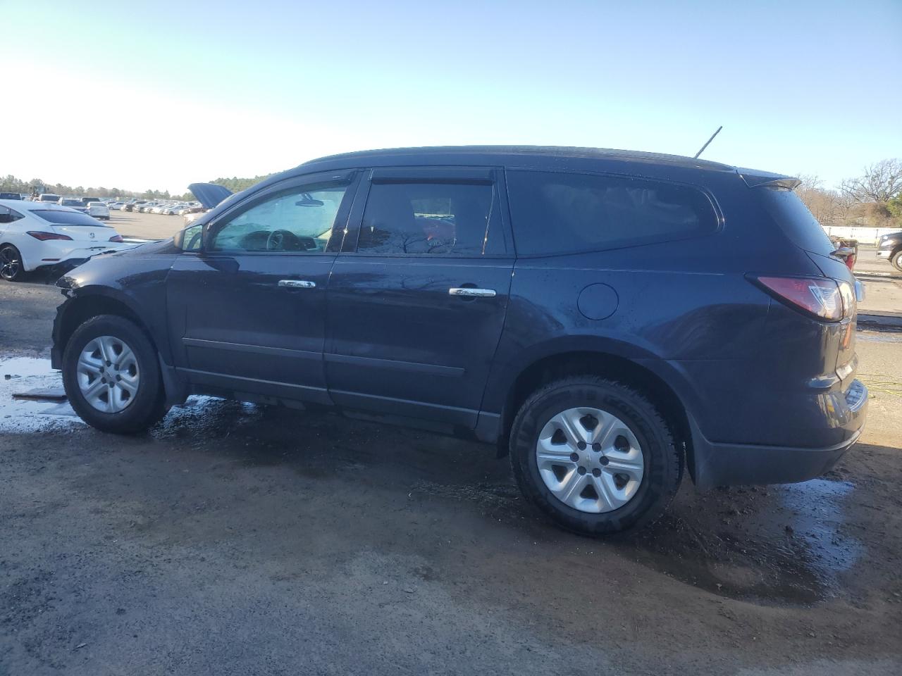 2015 Chevrolet Traverse VIN 1GNKRFKD5FJ383056 Copart auction photo, front end / rear end damage thumbnail 2