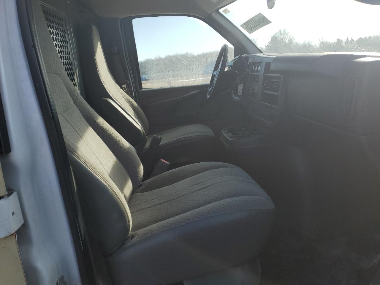 2014 GMC Savana VIN 1GTW7FCA5E1140706 Copart auction photo, front end damage thumbnail 11