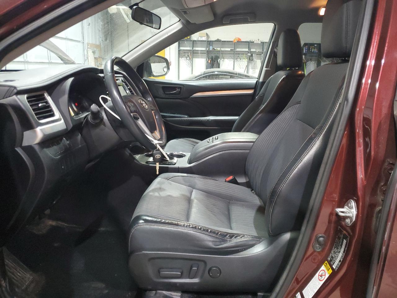 2015 Toyota Highlander VIN 5TDBKRFH7FS109095 Copart auction photo, front end / minor dent/scratches damage thumbnail 7