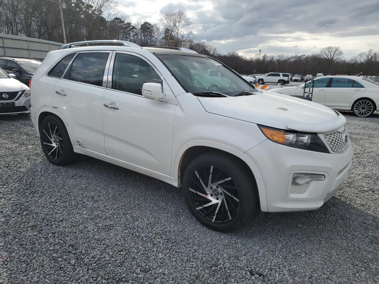 2013 KIA Sorento VIN 5XYKW4A2XDG337838 Copart auction photo, minor dent/scratches damage thumbnail 4