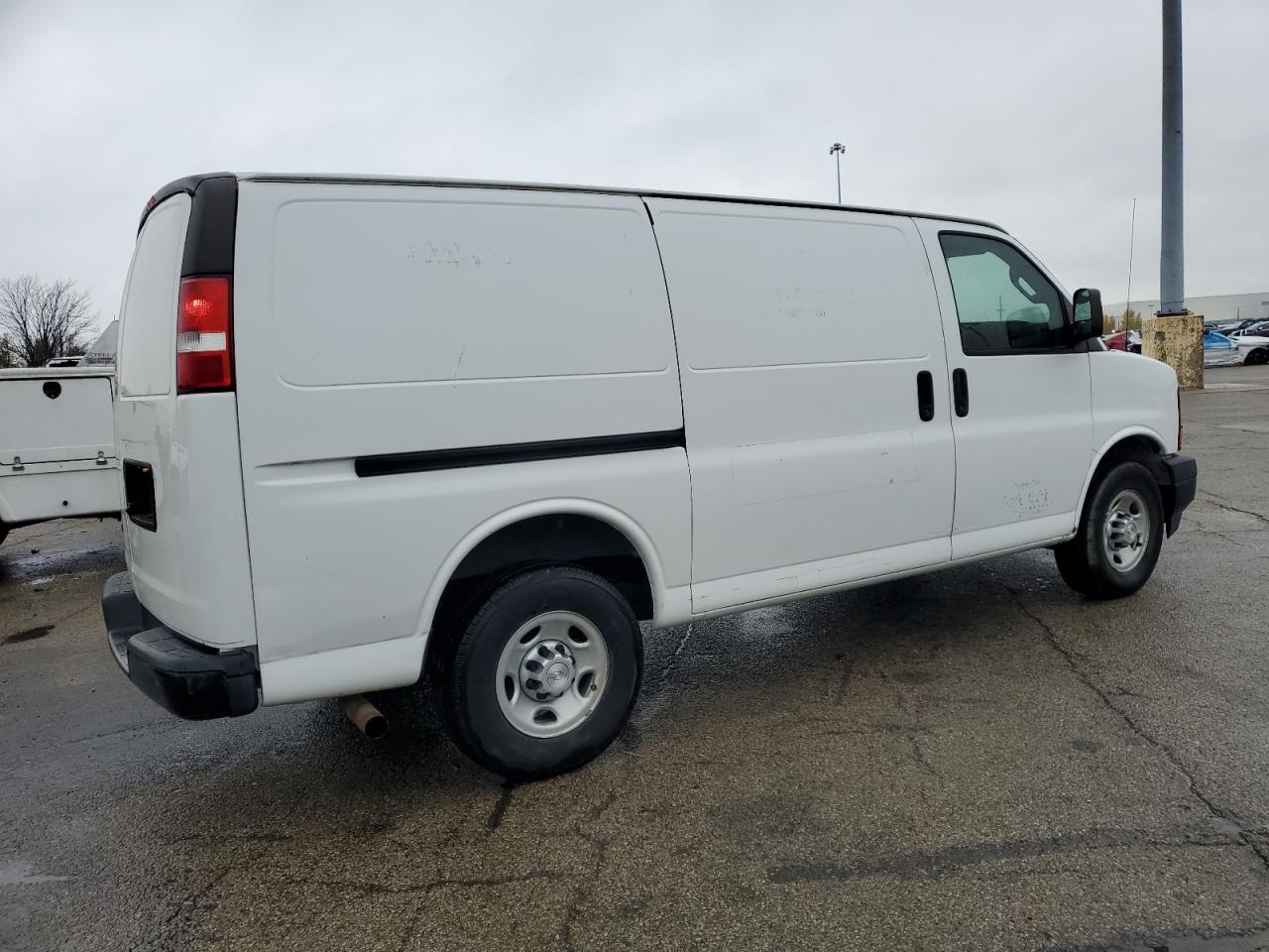 2017 Chevrolet Express VIN 1GCWGAFF5H1135858 Copart auction photo, front end / side damage thumbnail 3