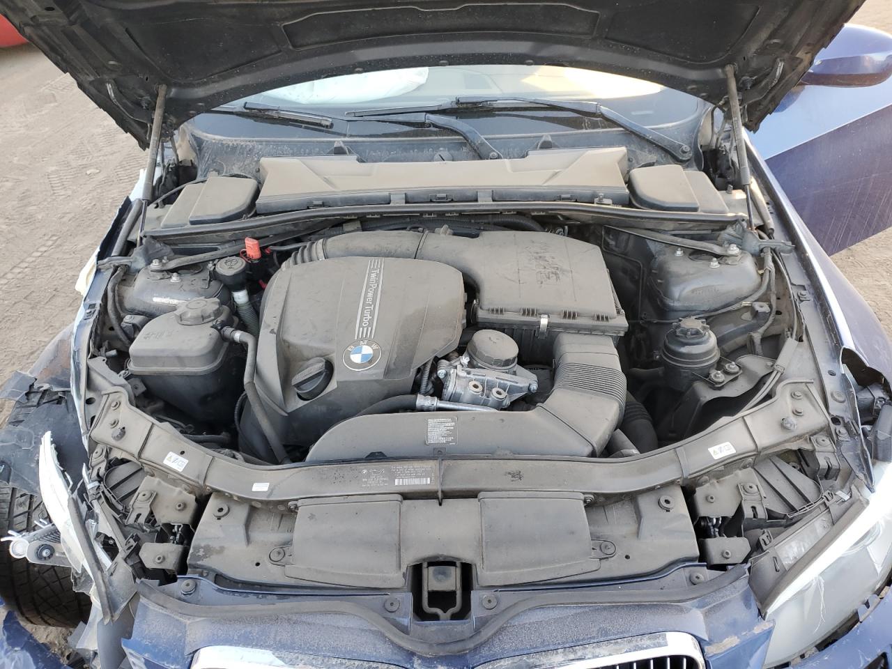 2013 BMW 3er VIN WBAKG7C5XDJ438106 Copart auction photo, all over damage thumbnail 11