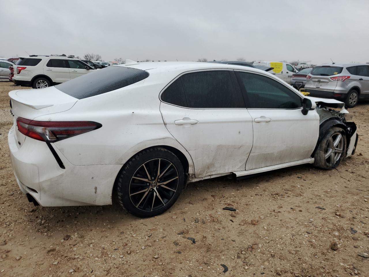2021 Toyota Camry VIN 4T1G11AKXMU538698 Copart auction photo, front end / side damage thumbnail 3