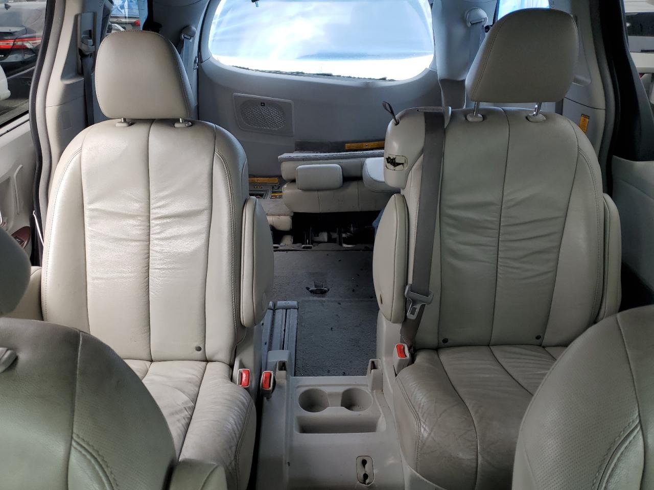 2011 Toyota Sienna VIN 5TDYK3DC3BS049356 Copart auction photo, rear end / side damage thumbnail 10
