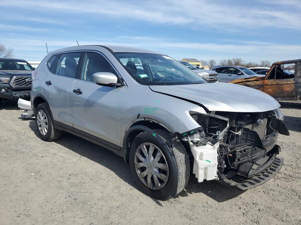 2016 Nissan Rogue VIN JN8AT2MV0GW145113 Copart auction photo, front end / side damage thumbnail 4