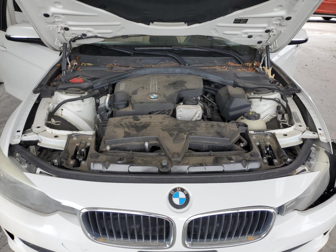 2015 BMW 3er VIN WBA3B1C5XFK137753 Copart auction photo, front end / minor dent/scratches damage thumbnail 11