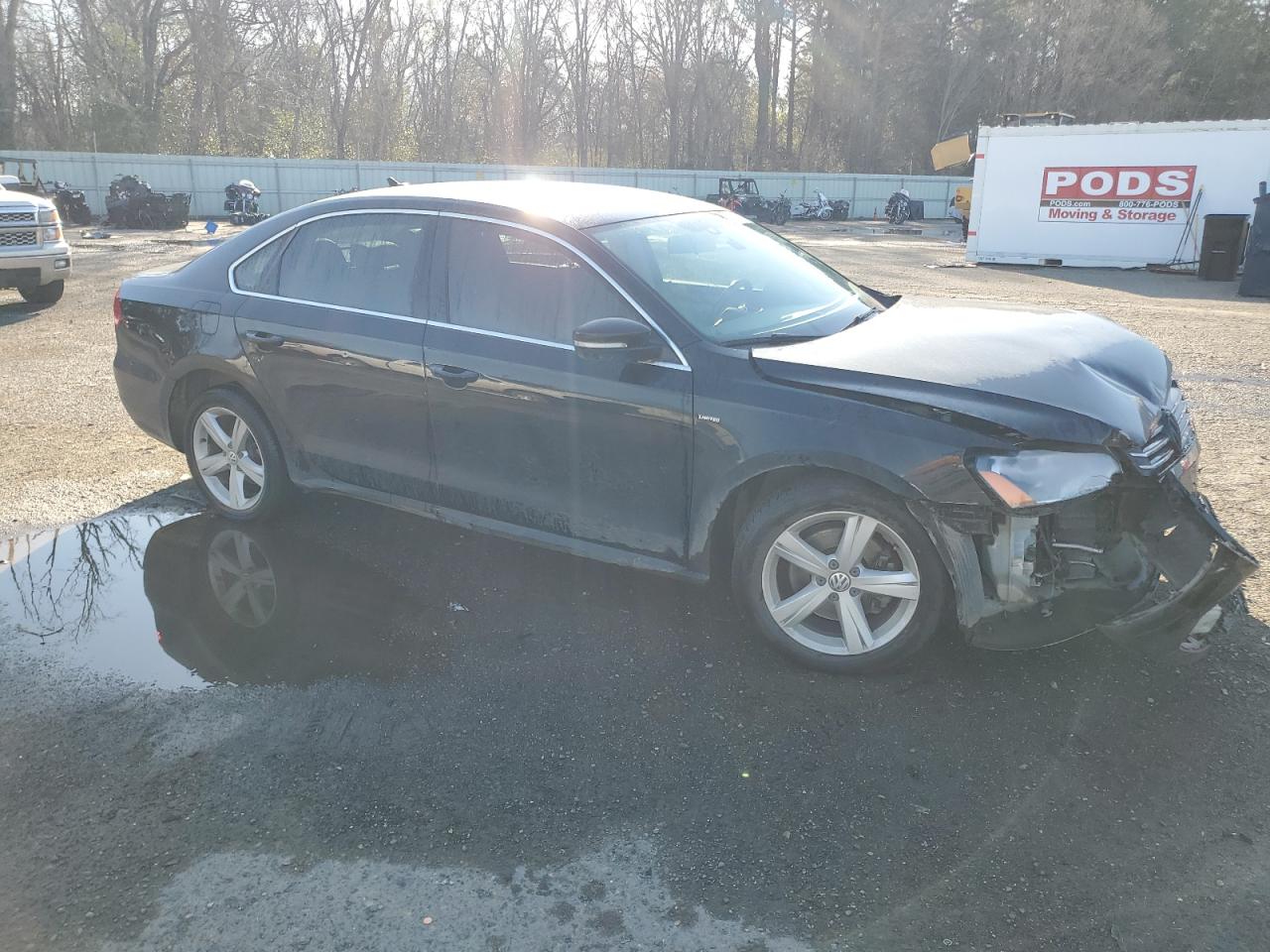 2015 Volkswagen Passat VIN 1VWAS7A34FC110702 Copart auction photo, front end / minor dent/scratches damage thumbnail 4
