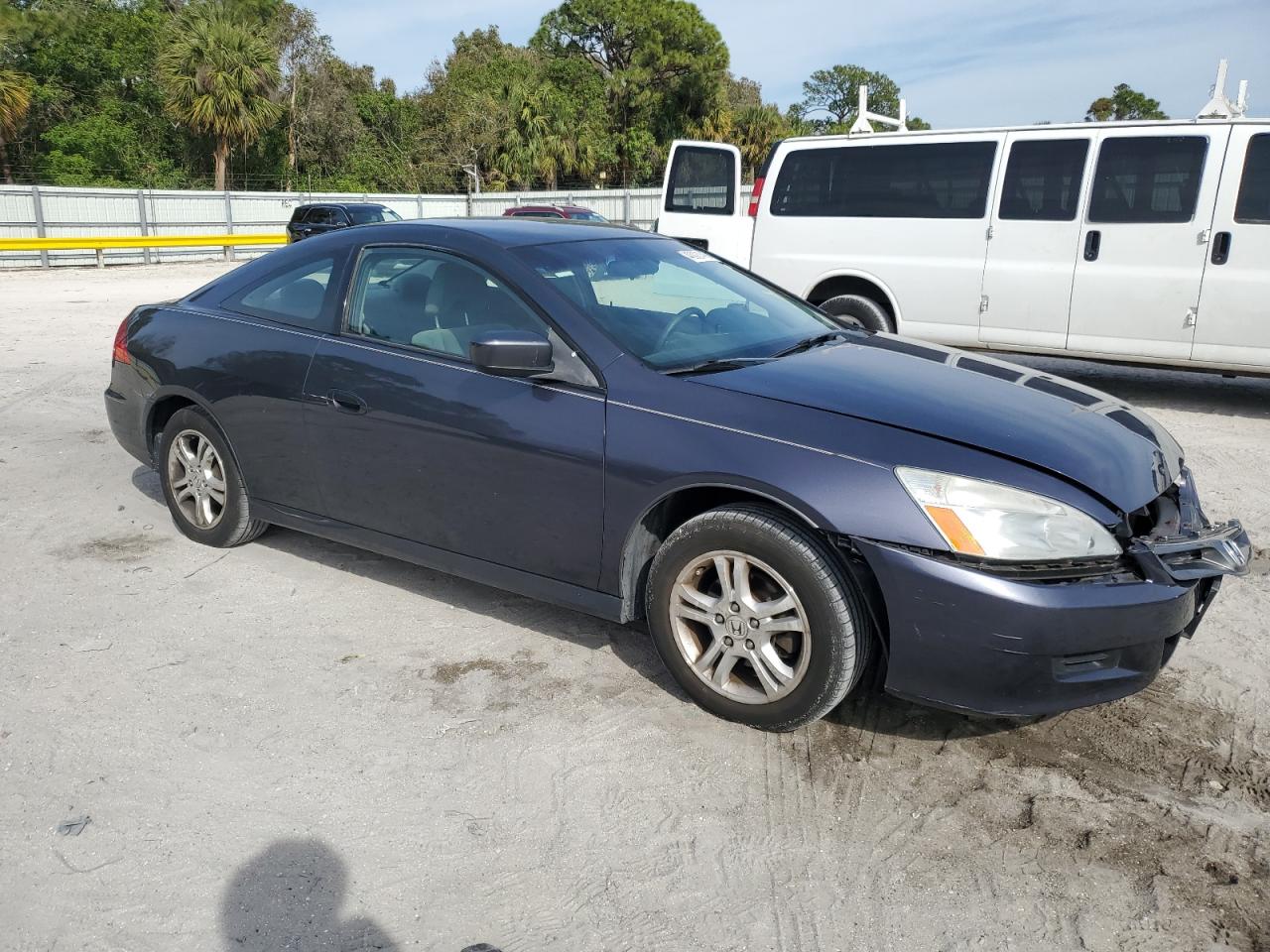2007 Honda Accord VIN 1HGCM72397A007018 Copart auction photo, front end / minor dent/scratches damage thumbnail 4