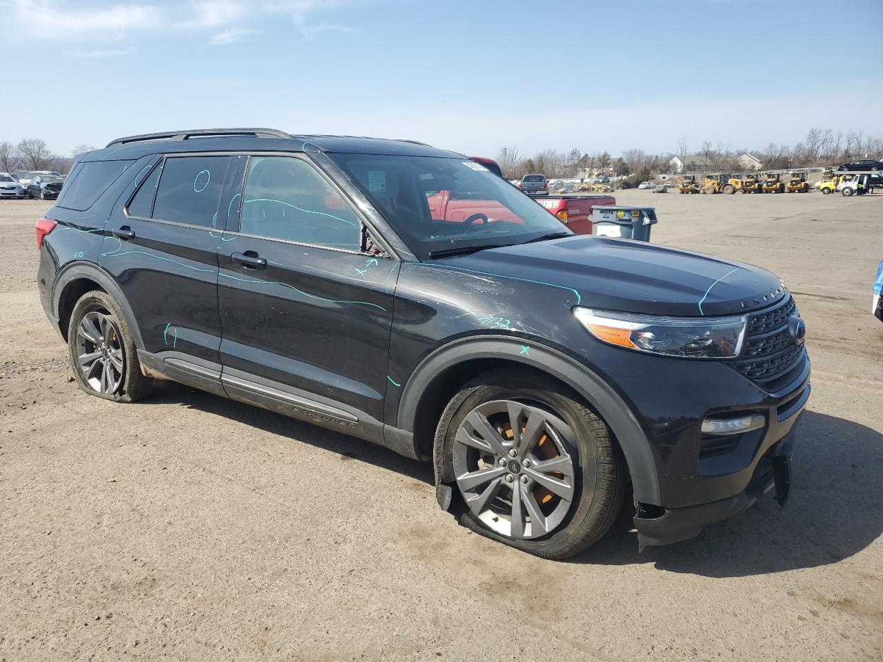 2021 Ford Explorer VIN 1FMSK8DH0MGA36748 Copart auction photo, side / front end damage thumbnail 4