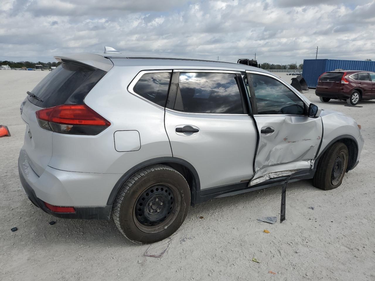 2017 Nissan Rogue VIN KNMAT2MT1HP511487 Copart auction photo, side damage thumbnail 3