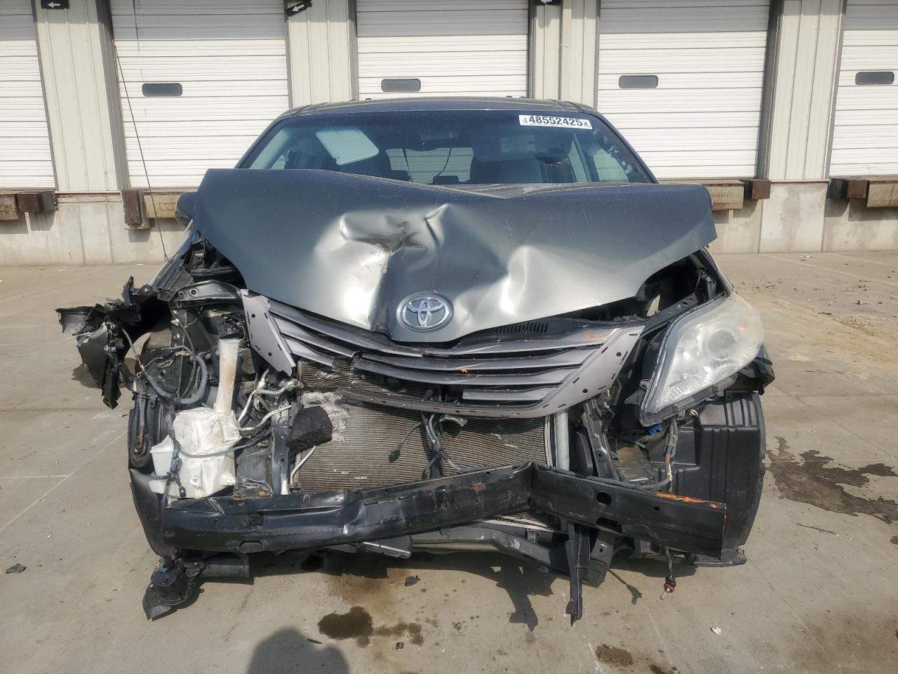 2011 Toyota Sienna VIN 5TDYK3DC3BS138702 Copart auction photo, front end damage thumbnail 5