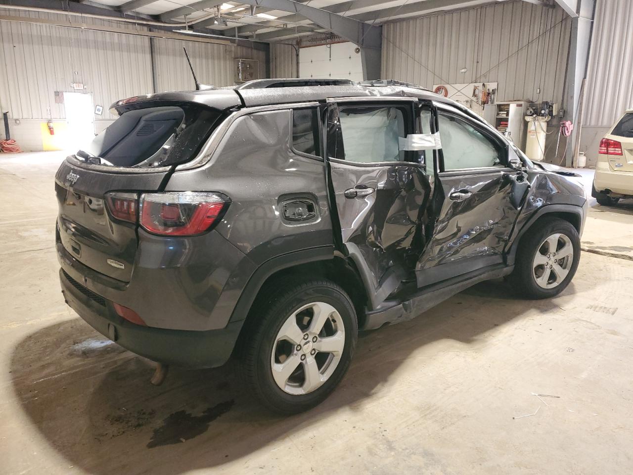 2019 Jeep Compass VIN 3C4NJDBB0KT834431 Copart auction photo, side / rollover damage thumbnail 3