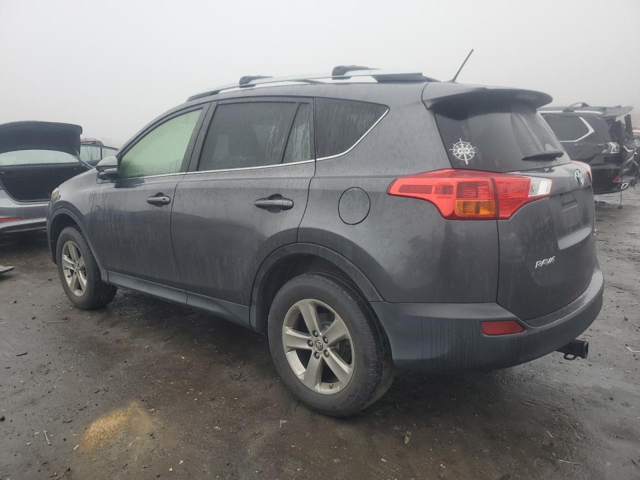 2015 Toyota RAV 4 VIN JTMWFREV5FJ048596 Copart auction photo, front end / minor dent/scratches damage thumbnail 2