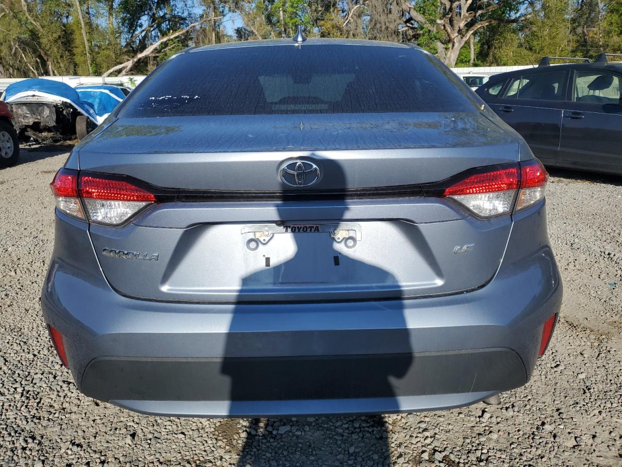 2022 Toyota Corolla VIN 5YFEPMAE9NP369861 Copart auction photo, side / front end damage thumbnail 6