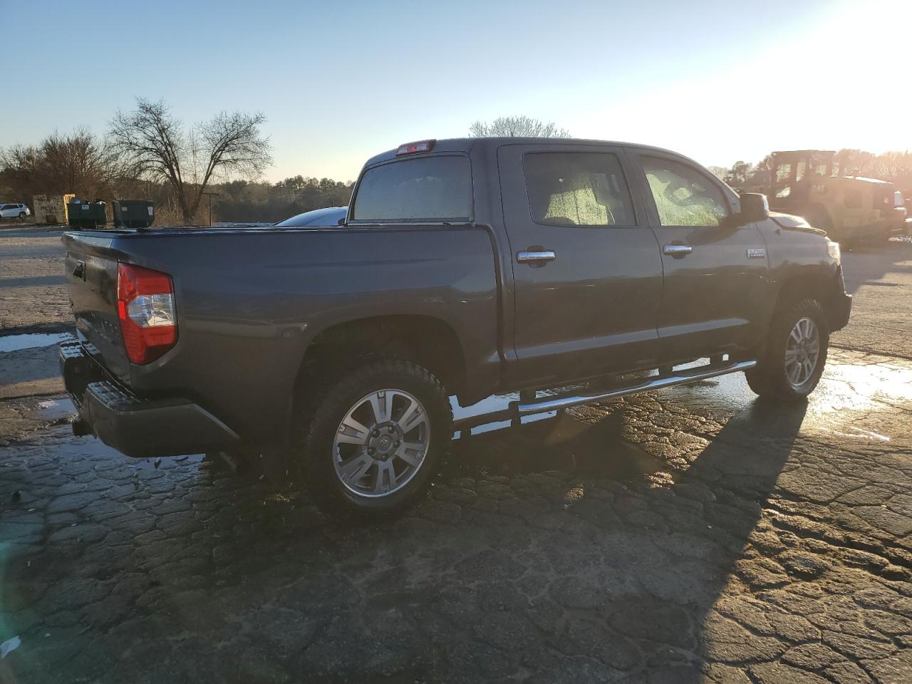 2017 Toyota Tundra VIN 5TFAY5F11HX633801 Copart auction photo, front end damage thumbnail 3