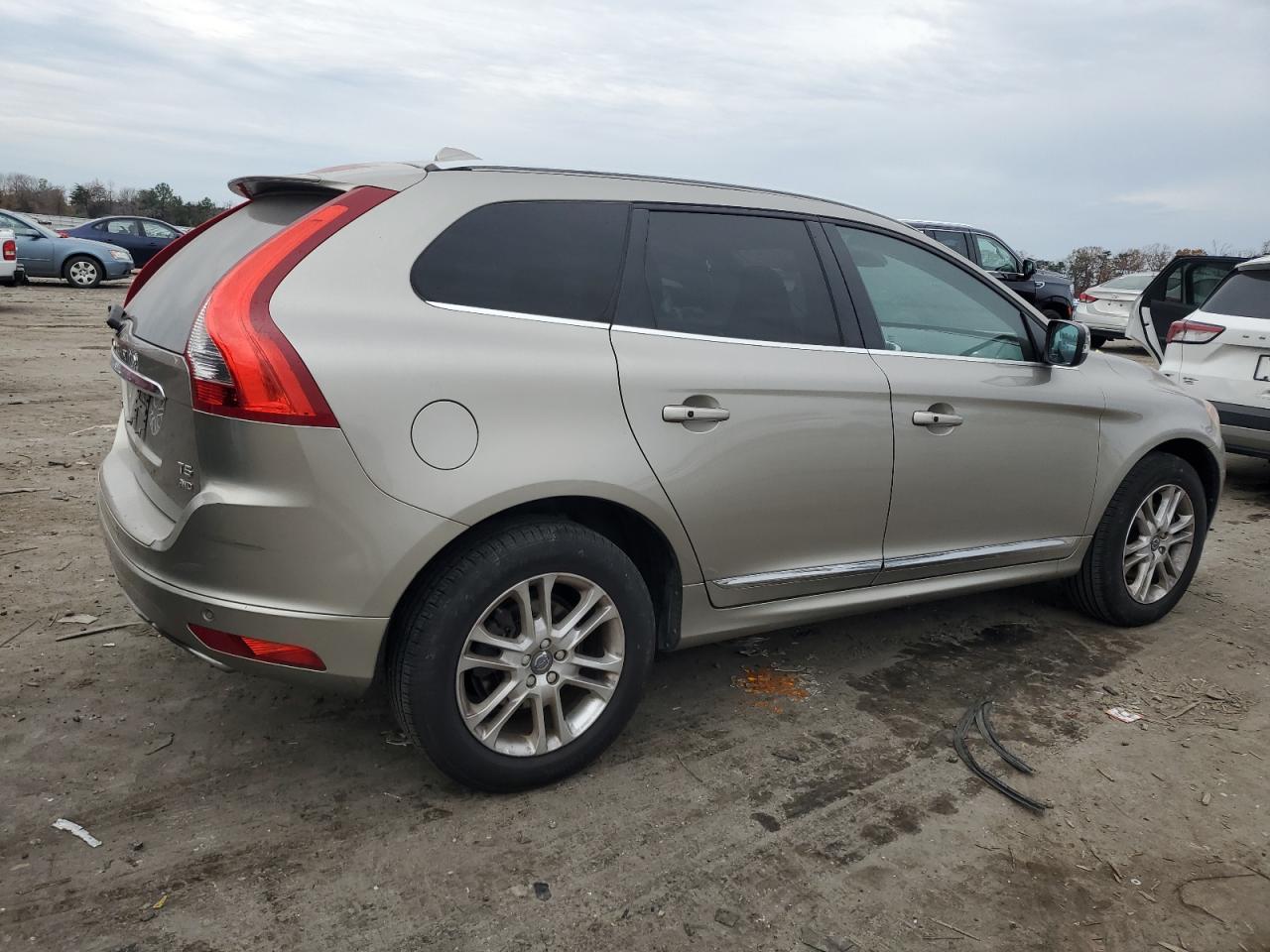 2016 Volvo XC60 VIN YV4612RK0G2805709 Copart auction photo, mechanical / minor dent/scratches damage thumbnail 3