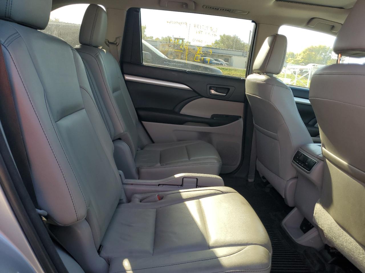 2017 Toyota Highlander VIN 5TDJZRFH9HS379410 Copart auction photo, side / rear end damage thumbnail 11