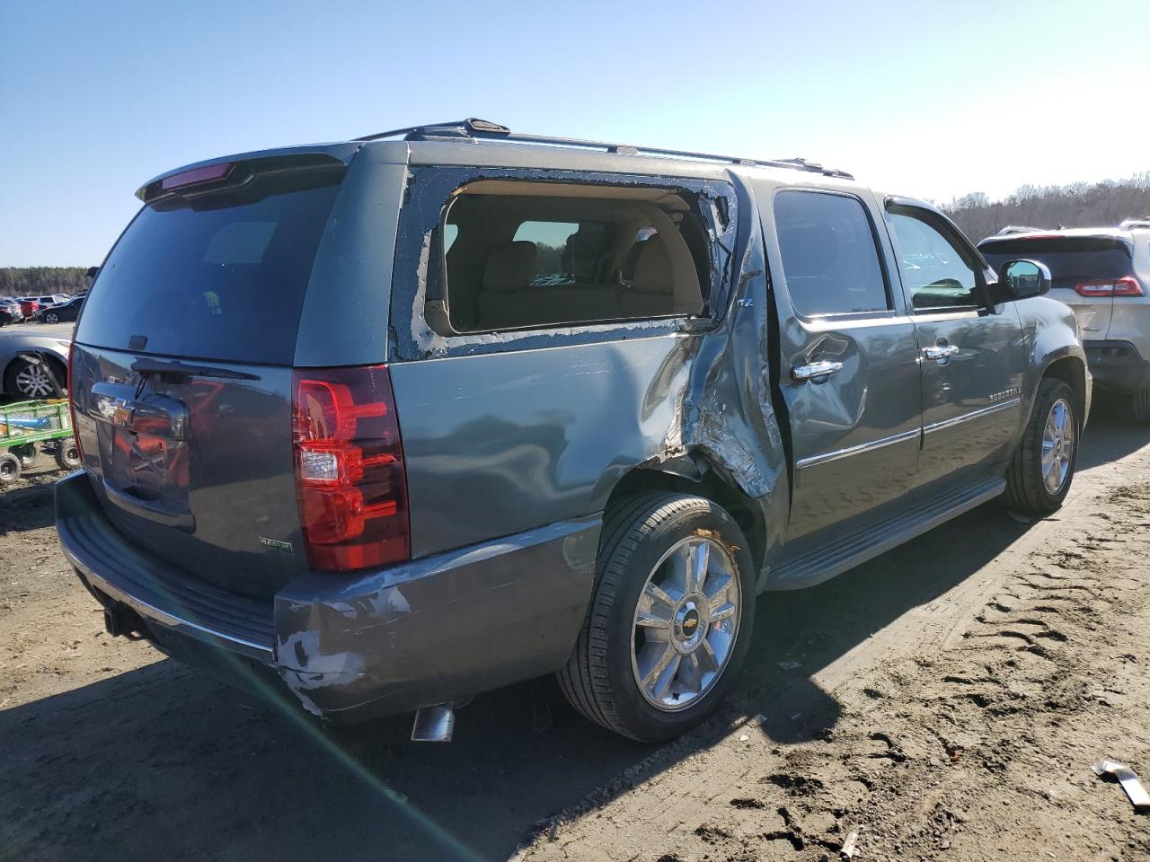 2011 Chevrolet Suburban VIN 1GNSKKE35BR175318 Copart auction photo, side damage thumbnail 3