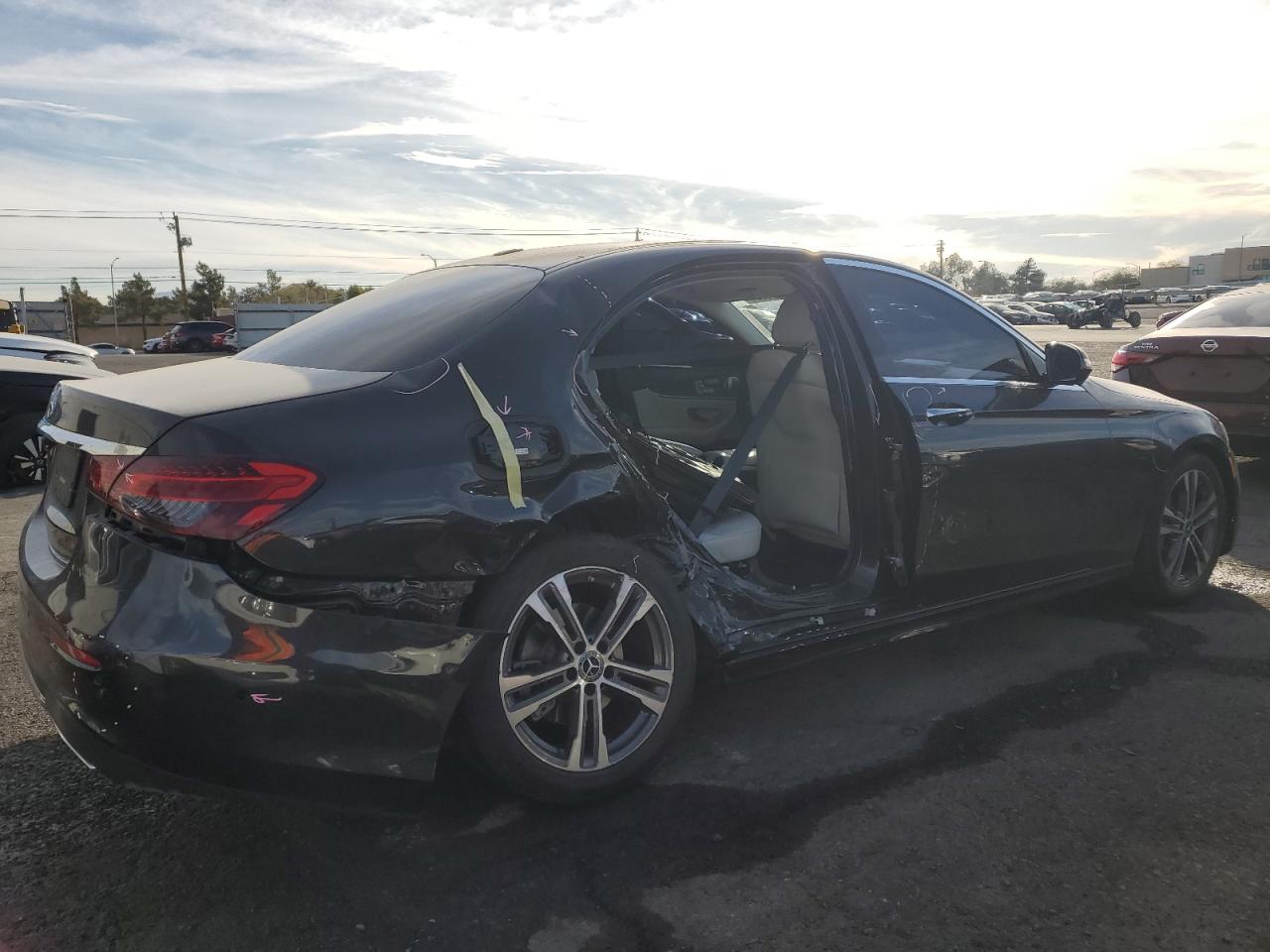 2021 Mercedes-Benz E-klasse VIN W1KZF8DBXMA907330 Copart auction photo, side damage thumbnail 3