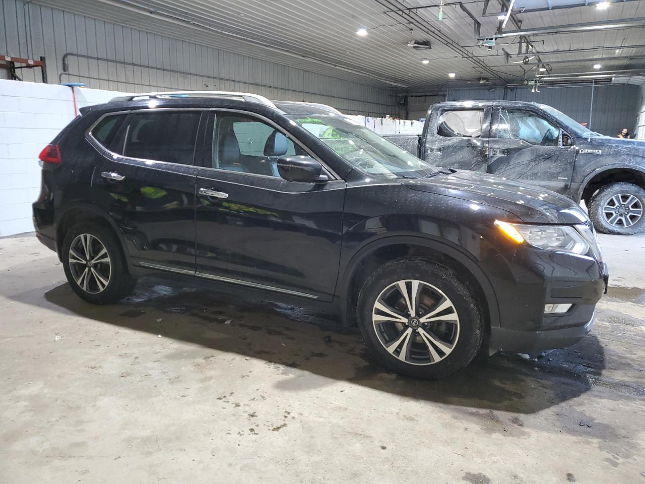 2018 Nissan Rogue VIN 5N1AT2MV5JC839571 Copart auction photo, side / front end damage thumbnail 4