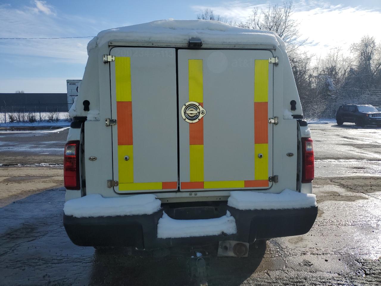 2013 Ford F250 VIN 1FTBF2B63DEB31095 Copart auction photo, minor dent/scratches damage thumbnail 6