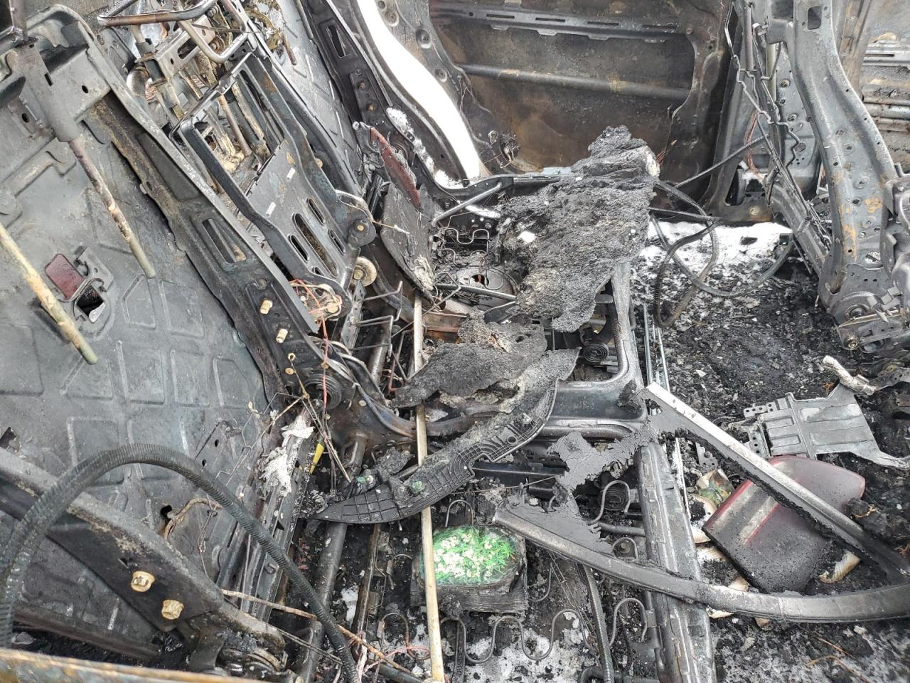 2017 KIA Sorento VIN 5XYPGDA39HG299231 Copart auction photo, burn damage thumbnail 11