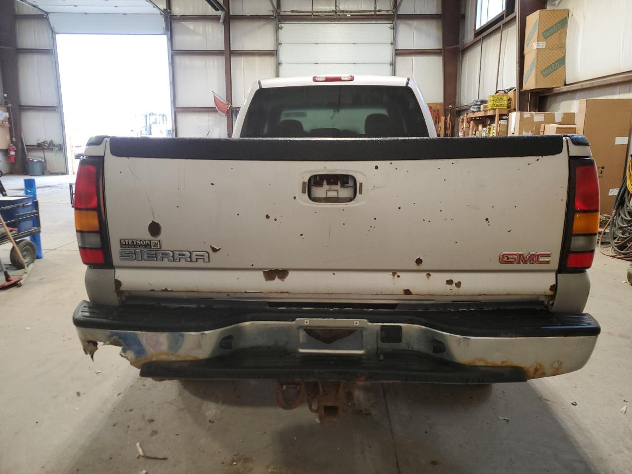 2005 GMC Sierra VIN 1GTHK33225F889643 Copart auction photo, mechanical / vandalism damage thumbnail 6