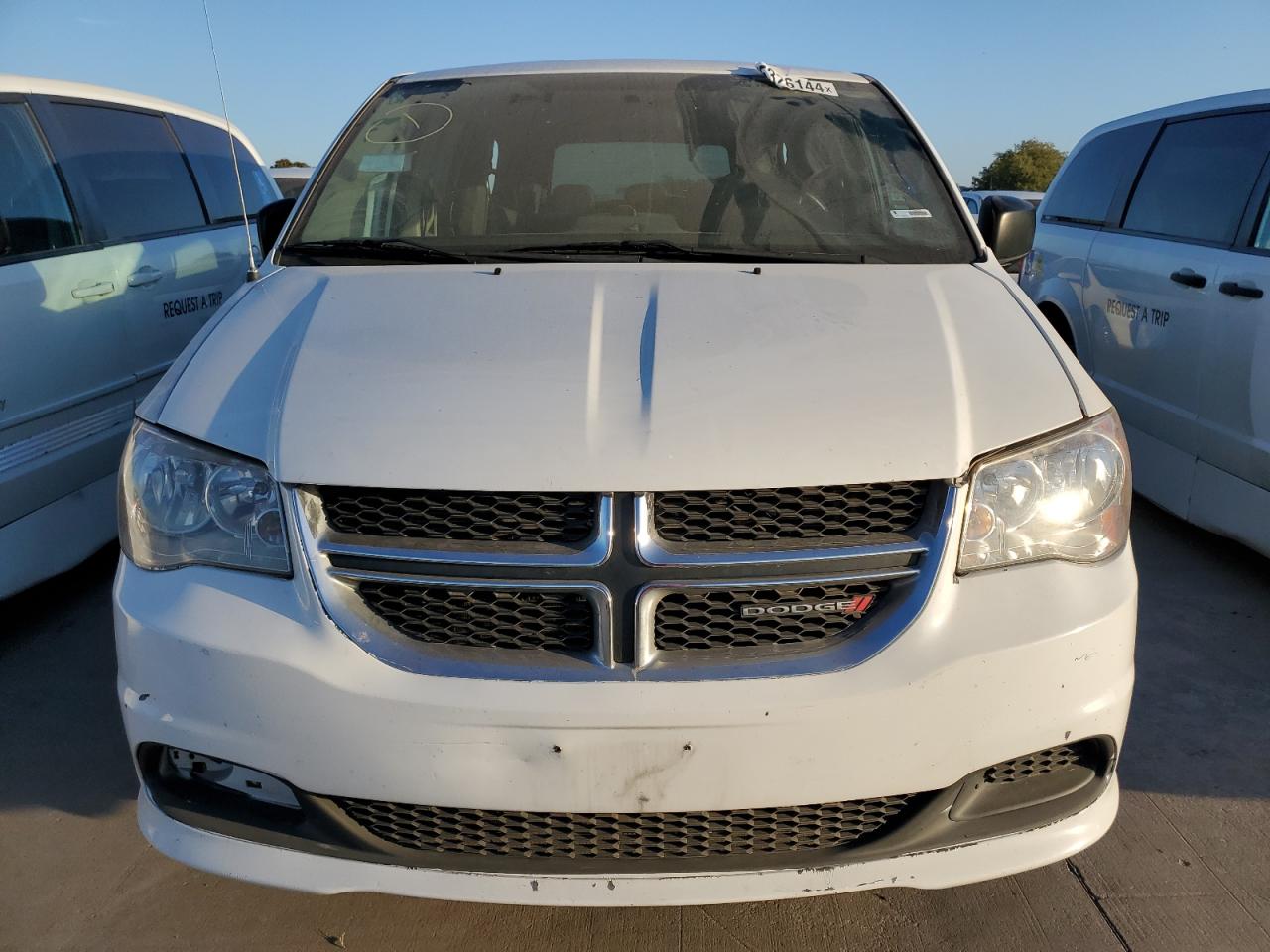 2017 Dodge Caravan VIN 2C4RDGBG0HR768044 Copart auction photo, minor dent/scratches damage thumbnail 5
