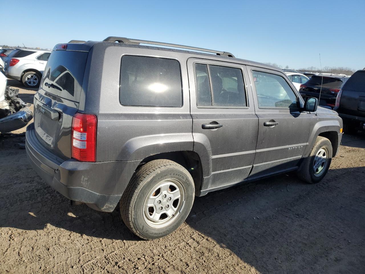 2016 Jeep Liberty (Patriot) VIN 1C4NJPBA6GD528694 Copart auction photo, front end / minor dent/scratches damage thumbnail 3