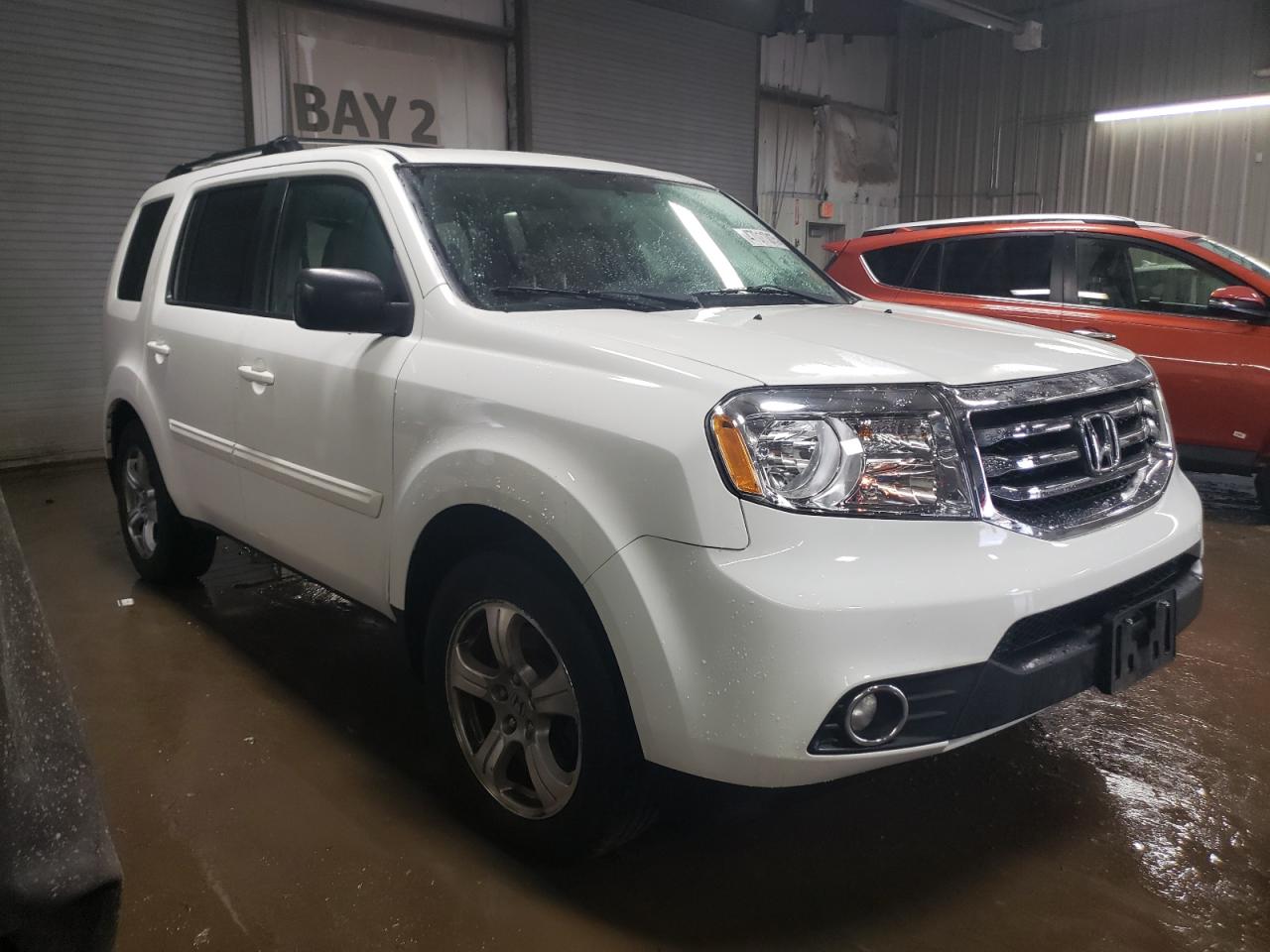 2015 Honda Pilot VIN 5FNYF4H79FB025841 Copart auction photo, minor dent/scratches damage thumbnail 4