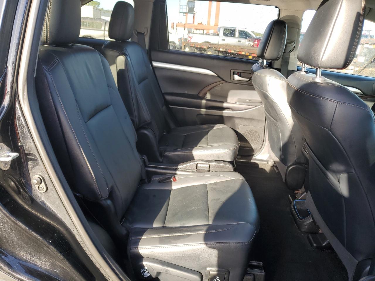 2019 Toyota Highlander VIN 5TDJZRFH2KS606962 Copart auction photo, water/flood damage thumbnail 11