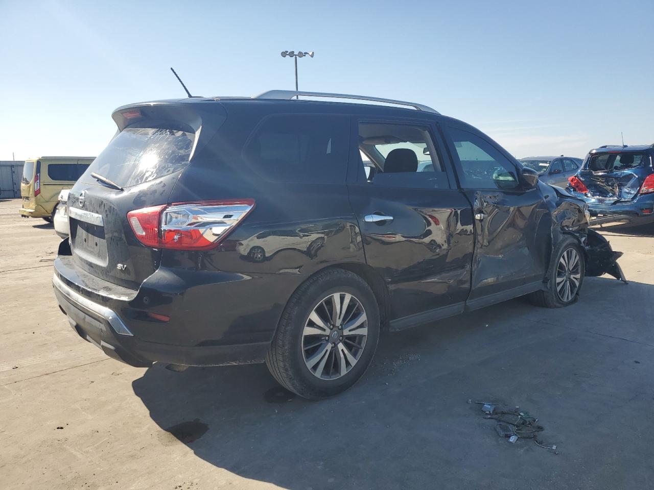 2017 Nissan Pathfinder VIN 5N1DR2MN1HC613968 Copart auction photo, front end / side damage thumbnail 3