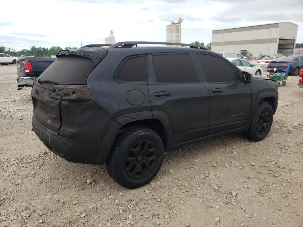 2020 Jeep Cherokee VIN 1C4PJMBX8LD630231 Copart auction photo, burn damage thumbnail 3
