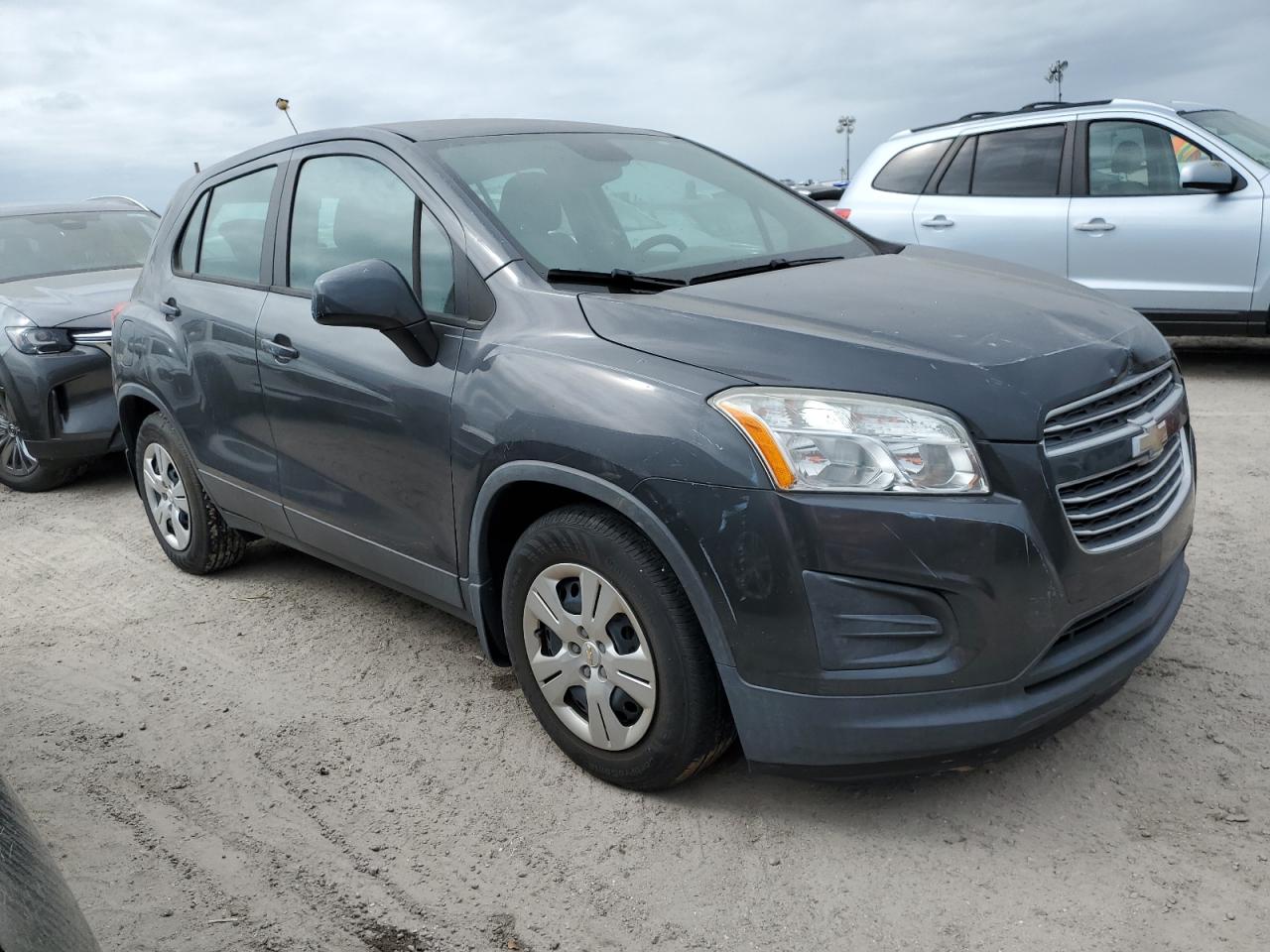 2016 Chevrolet Trax VIN 3GNCJKSB8GL218020 Copart auction photo, water/flood / front end damage thumbnail 4
